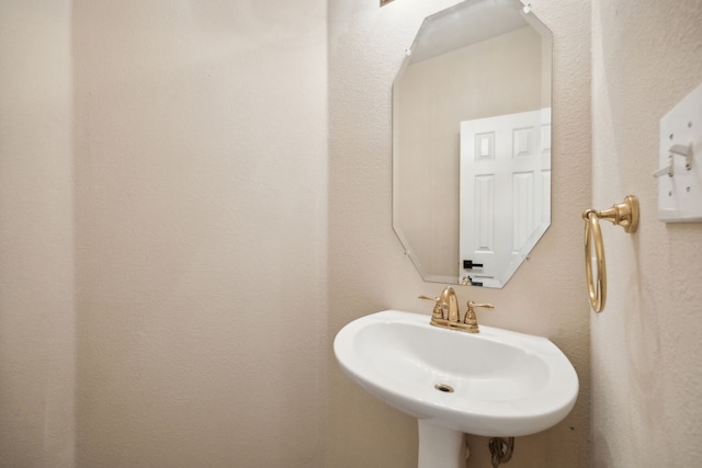 bathroom featuring sink