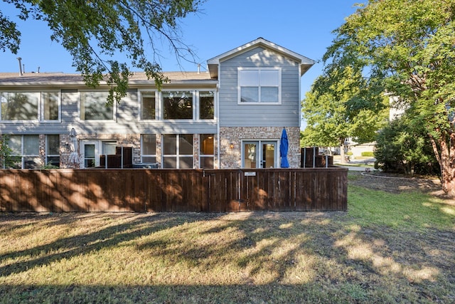 back of house featuring a yard