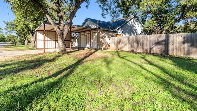 view of front of property with a front yard