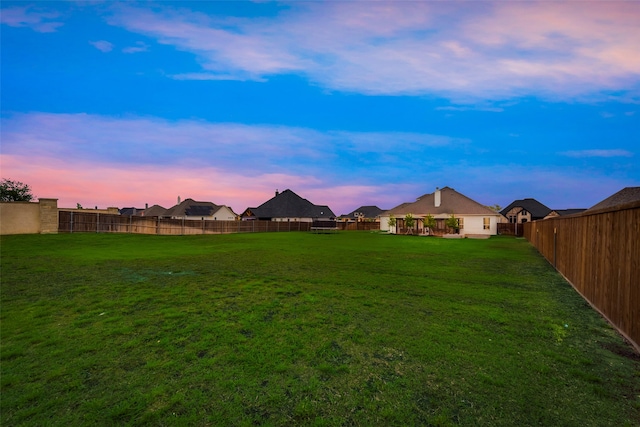 view of yard at dusk