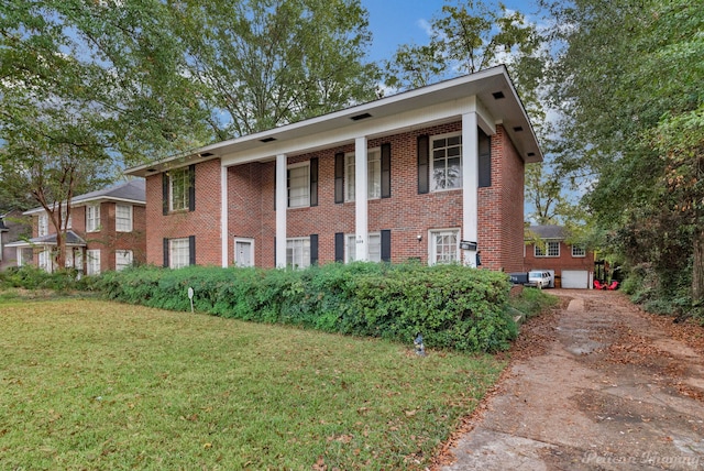 view of front facade with a front yard