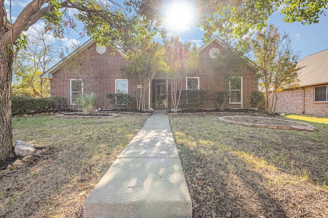 front of property with a front lawn