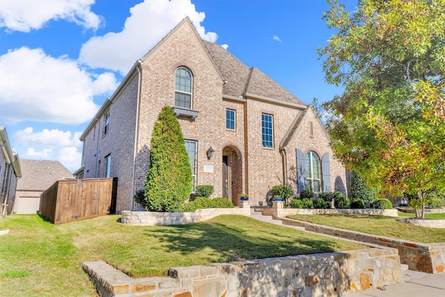 view of front of house with a front lawn