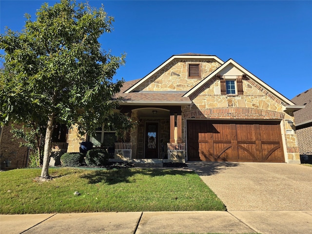 view of front facade featuring a garage and a front yard