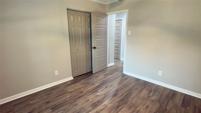 empty room featuring dark hardwood / wood-style floors and crown molding