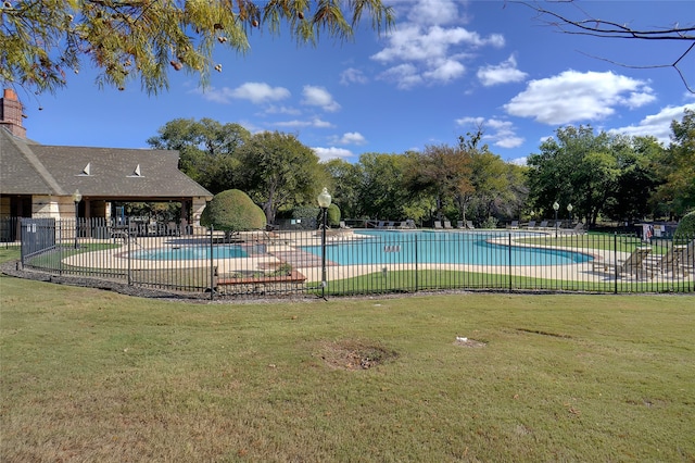 view of swimming pool featuring a lawn