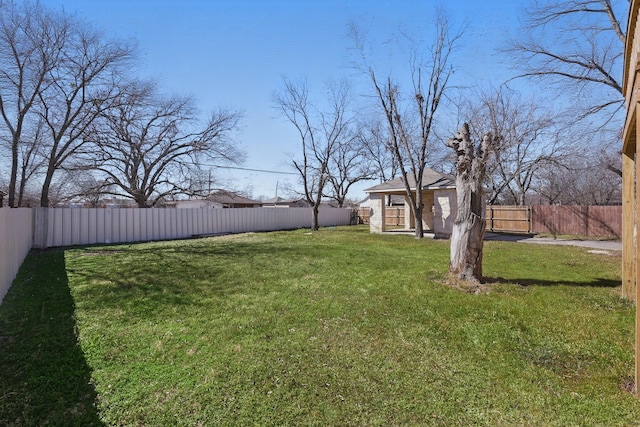 view of yard featuring a fenced backyard and an outdoor structure