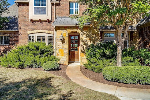 entrance to property with a yard