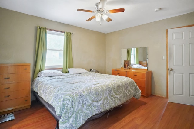 bedroom featuring light hardwood / wood-style floors and ceiling fan