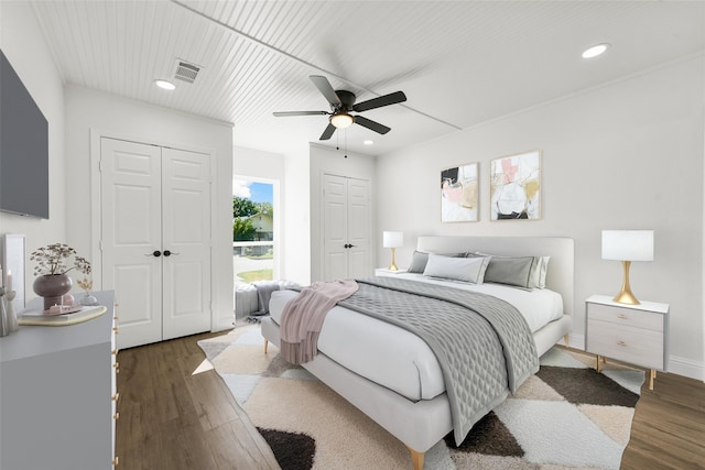 bedroom featuring dark hardwood / wood-style floors and ceiling fan