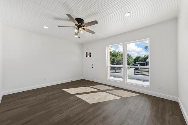 empty room featuring dark hardwood / wood-style floors and ceiling fan