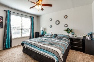 carpeted bedroom with ceiling fan