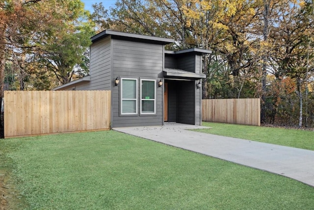 contemporary house featuring a front lawn