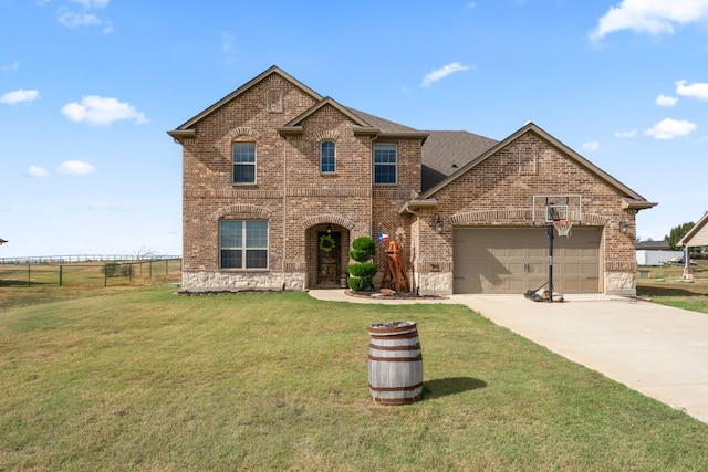 view of front of house featuring a front lawn