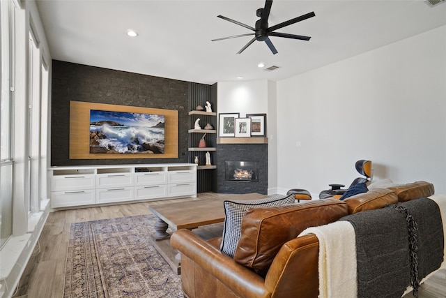 living room with light wood-type flooring and ceiling fan