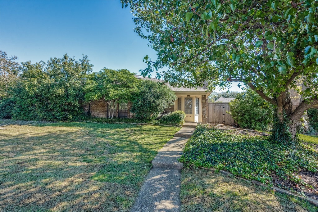 view of front of house with a front yard