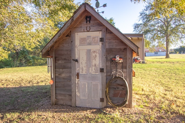 view of outbuilding with a yard