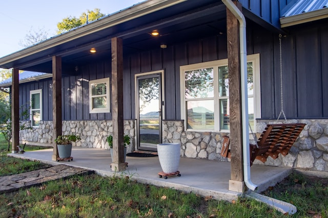 property entrance with covered porch