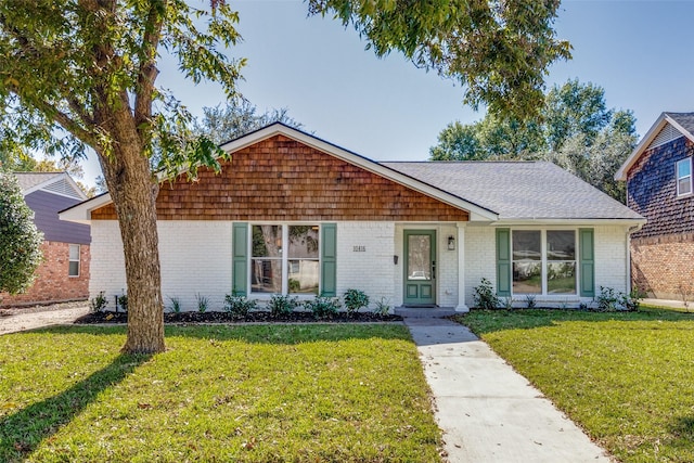 view of front facade with a front yard