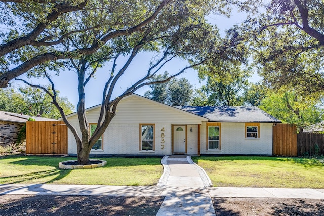 single story home featuring a front yard