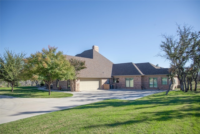 view of front of property with a front lawn