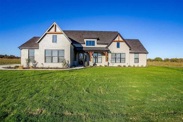 view of front of property featuring a front yard