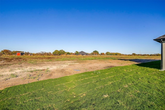 view of yard featuring a rural view