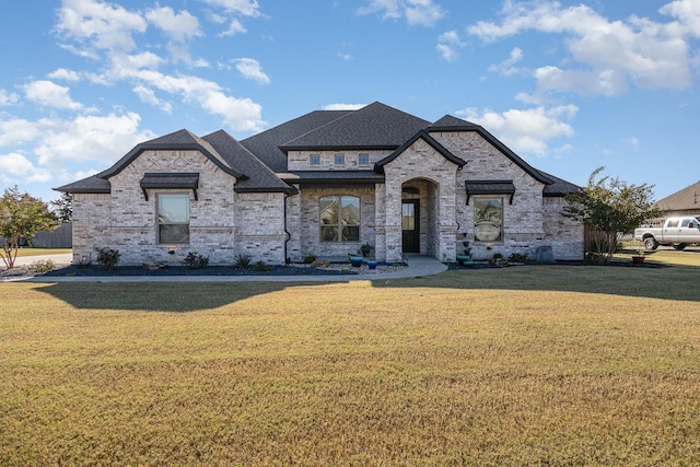 view of front of house featuring a front yard