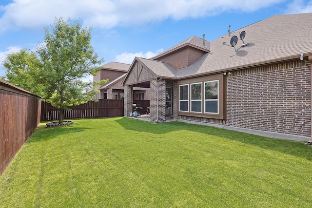 view of yard featuring a patio