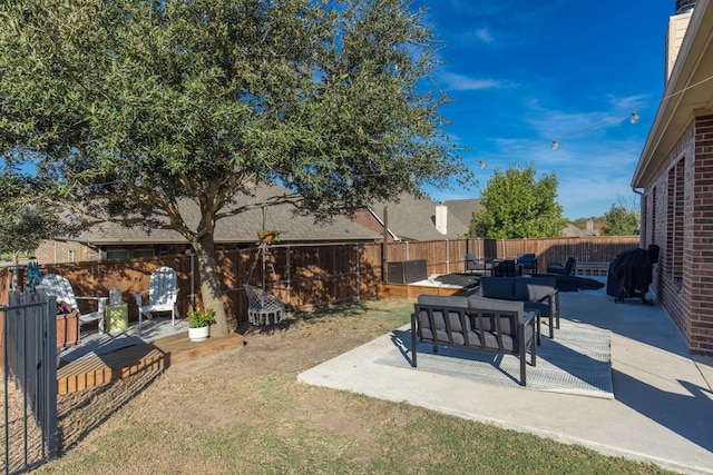 view of yard featuring a patio