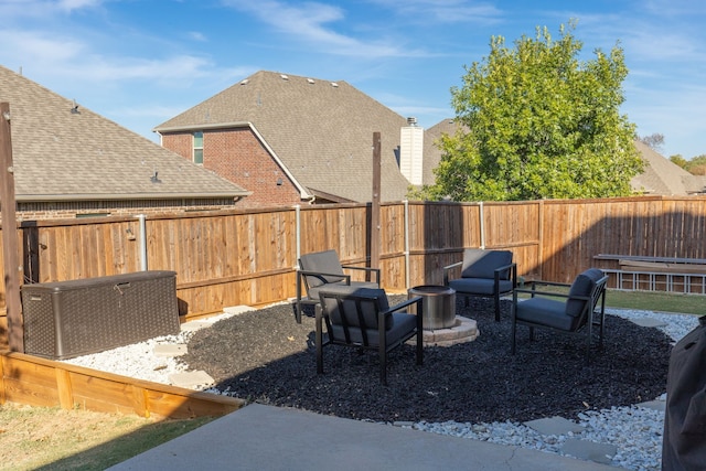 view of yard featuring a patio area