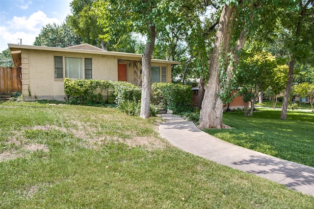 view of front facade with a front lawn