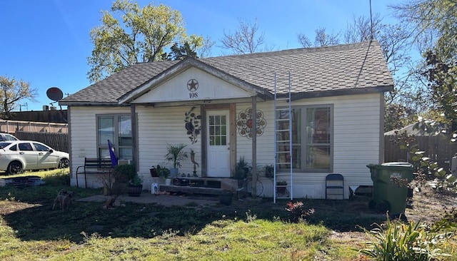 bungalow-style home featuring a front lawn