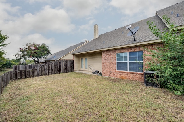 back of house featuring a yard