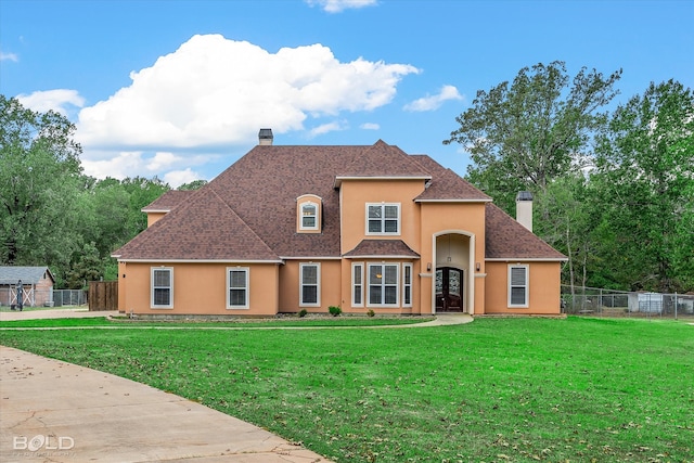 view of front of house featuring a front yard