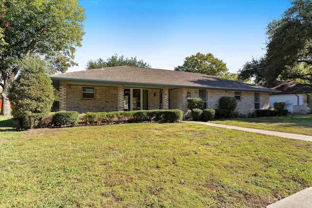 ranch-style home with a front yard