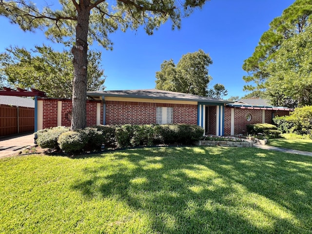 ranch-style home featuring a front yard