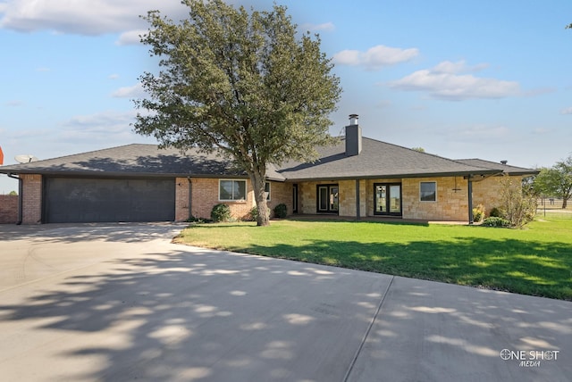 view of front of house featuring a garage and a front yard