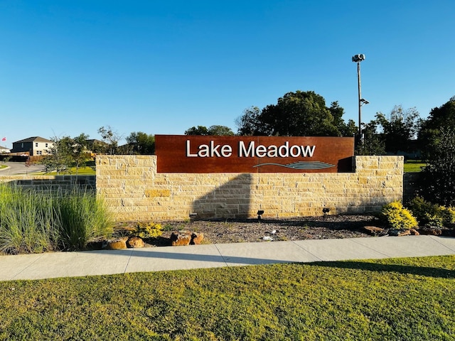 view of community / neighborhood sign