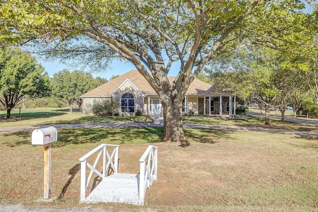 view of front of home featuring a front lawn