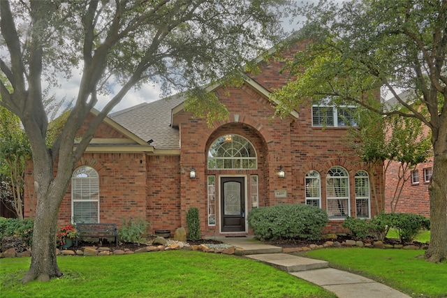 view of front of property with a front lawn