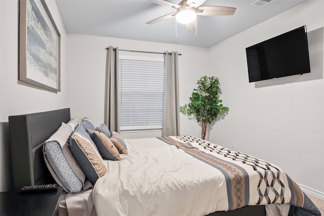 bedroom with ceiling fan