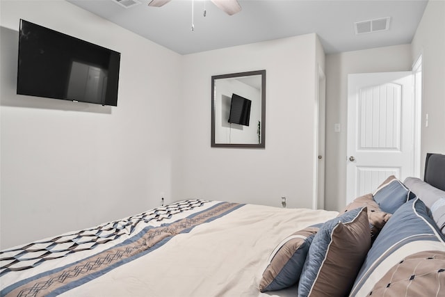 bedroom with ceiling fan