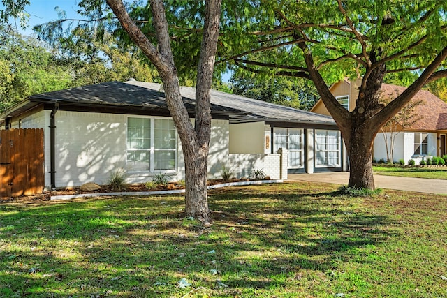 ranch-style home with a front yard