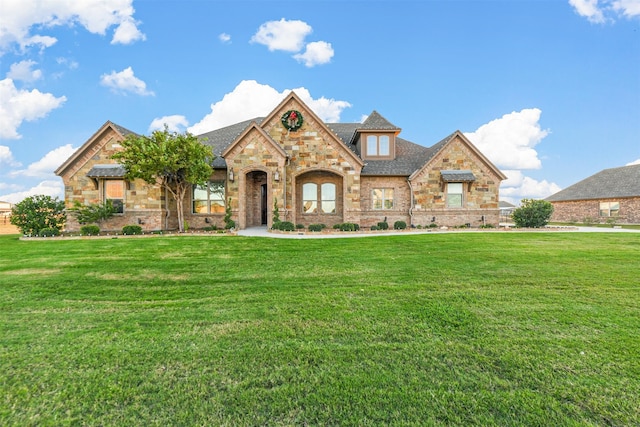 view of front of home featuring a front lawn