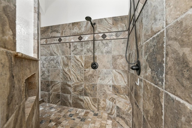 bathroom featuring tiled shower