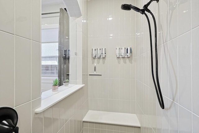 bathroom featuring tiled shower