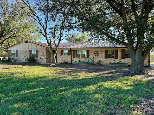 ranch-style home with a front lawn