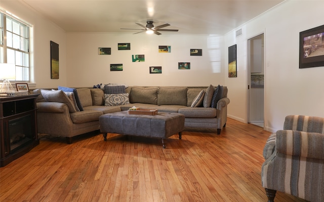 living room with light hardwood / wood-style floors and ceiling fan