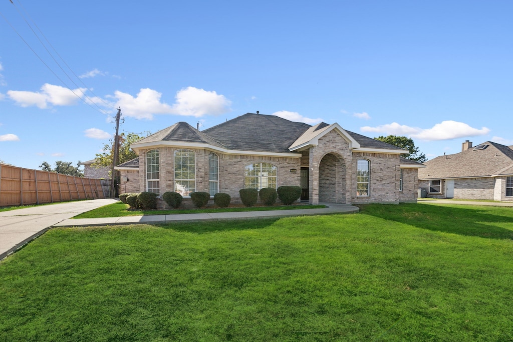 ranch-style home with a front lawn